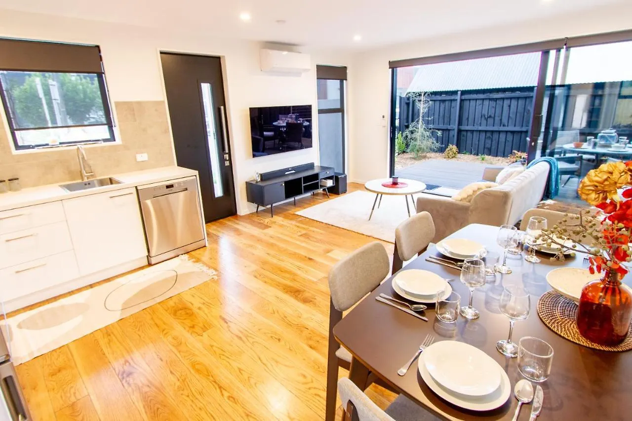2 Bed Paradise Near Hagley Park location
