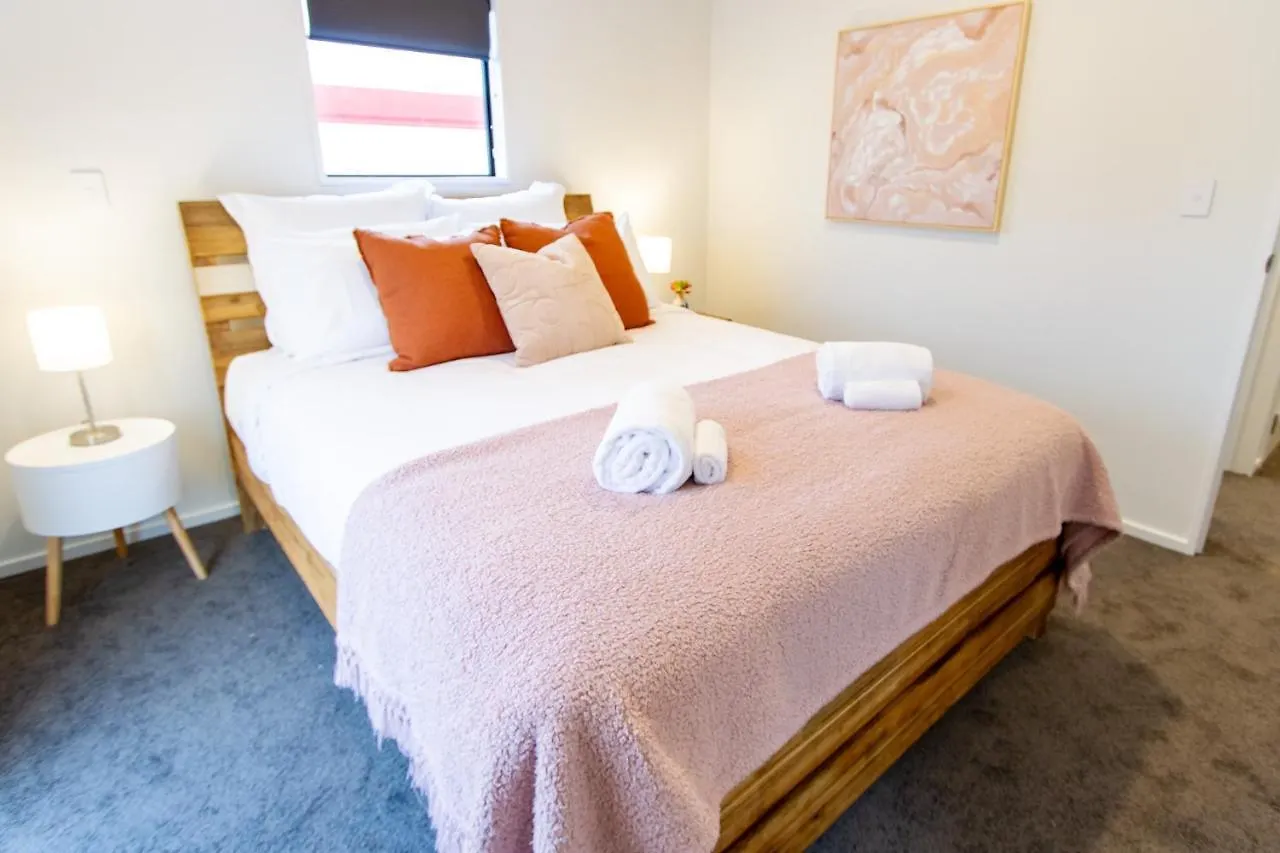 2 Bed Paradise Near Hagley Park Apartment Christchurch